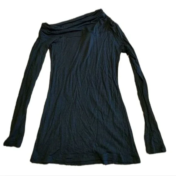 ❌️SOLD❌️ Hang Off the Shoulder Top - Navy - Picture 2 of 4